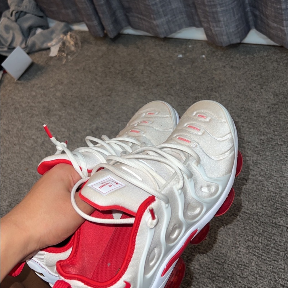 Cherry Vapormax Plus